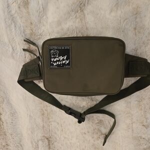 Maison Kitsune Traveller Bumbag green NWT